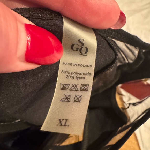 Valeria Dress/God Save Queens - Picture 6 of 15